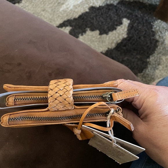 Tan Leather Trifold Wallet NWT 5 X 4 - Picture 12 of 16